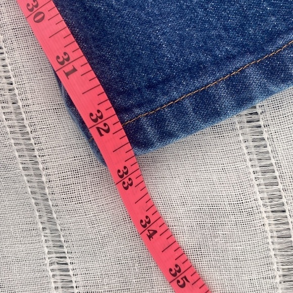 Wrangler cowboy cut jeans in medium wash. - Picture 8 of 10